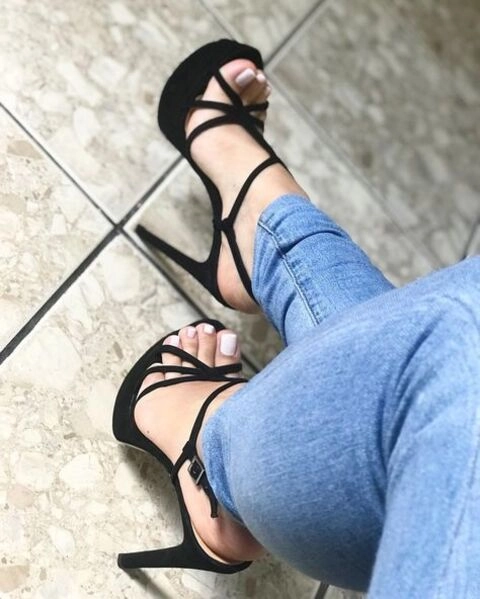 Feet and body😘