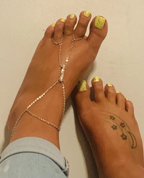 Pretty feet pretty face OnlyFans Picture