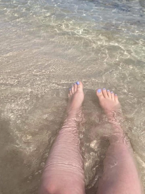 Luna's feet OnlyFans Picture