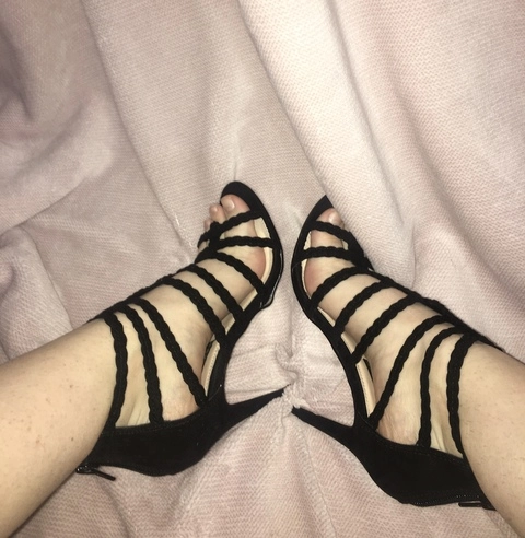 barefootbunnies OnlyFans Picture