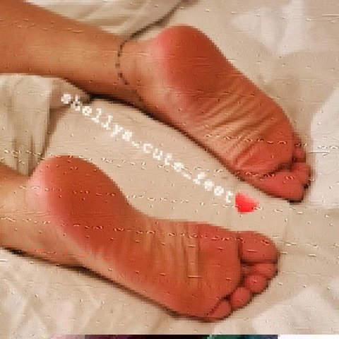 Shelly's cute feet 👣😍 OnlyFans Picture