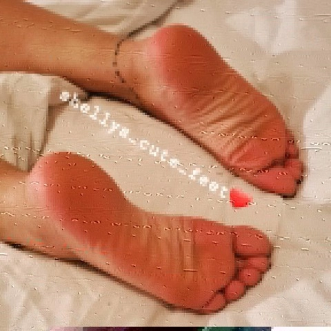 Shelly's cute feet ?? OnlyFans Picture