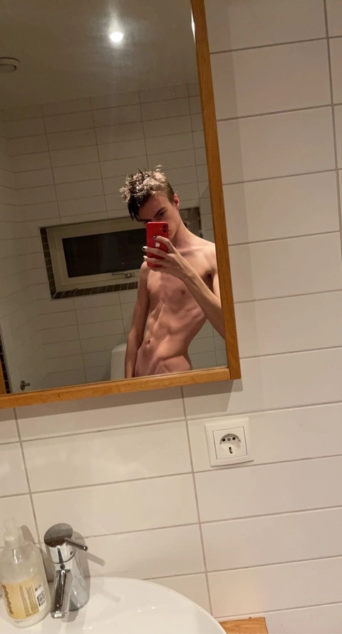 Anton OnlyFans Picture