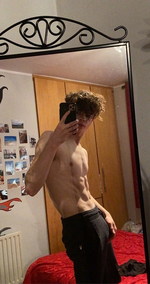 adam  (18+) OnlyFans Picture