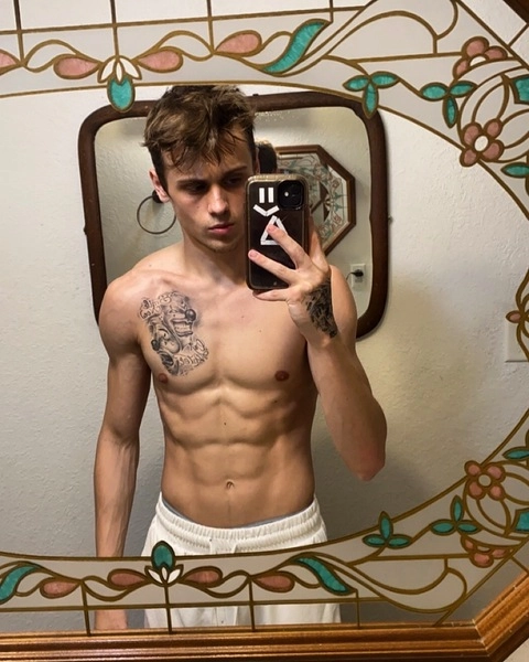 Spooked trey OnlyFans Picture