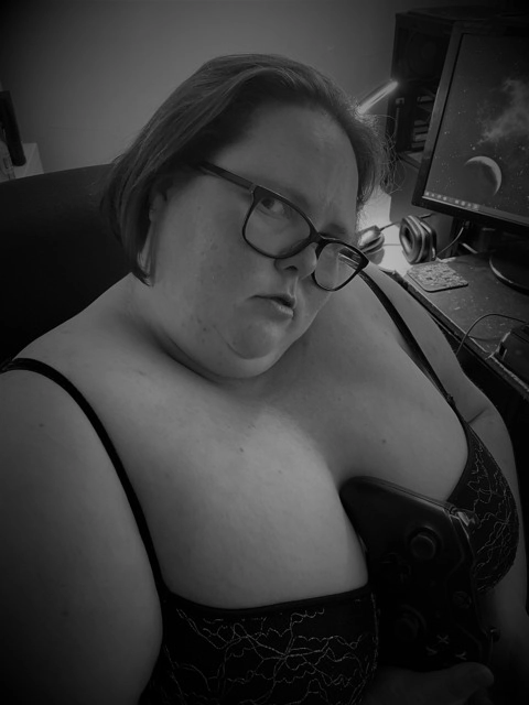 Red and Bubbly BBW OnlyFans Picture