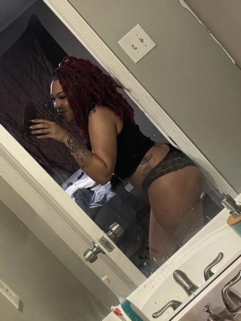 HoneyDip OnlyFans Picture