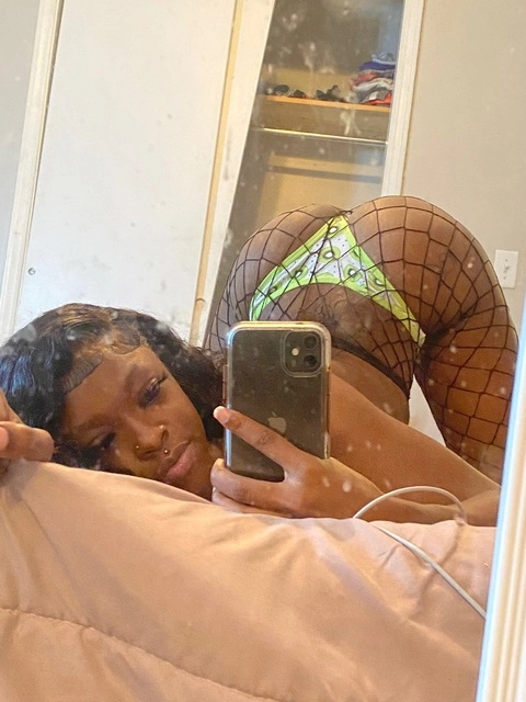BIGBOOTYBATESSSS OnlyFans Picture