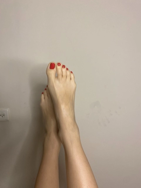 Tiffany's feet OnlyFans Picture