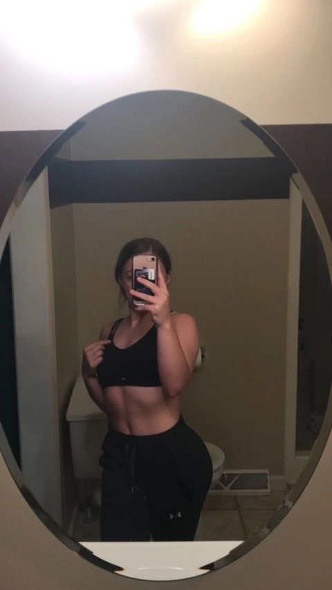 Lu OnlyFans Picture