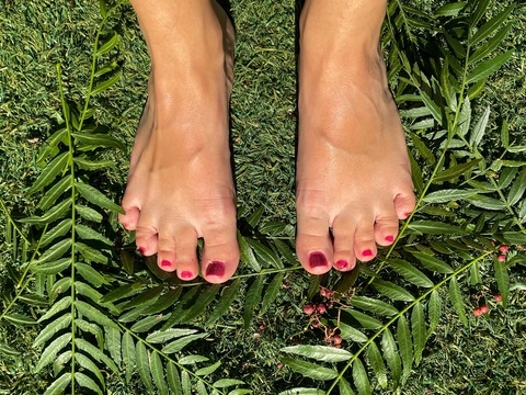 Petitefeet OnlyFans Picture