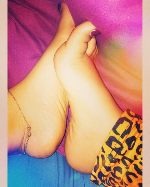 Beautiful Tiny Feet AKA Caramel OnlyFans Picture