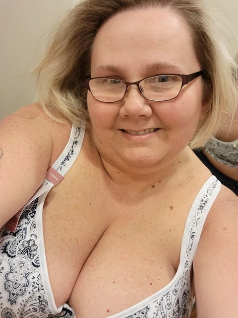 Busty WenchVIP OnlyFans Picture