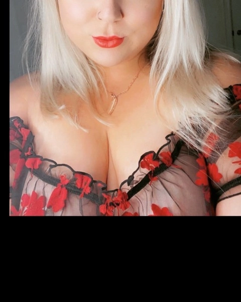 British Blonde Katie OnlyFans Picture