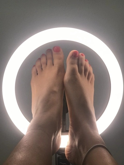 Food for Feet Couple OnlyFans Picture