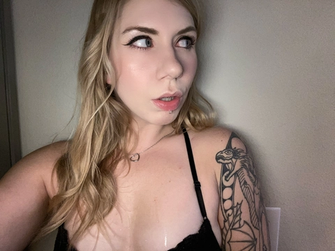 BrainyDelaney OnlyFans Picture