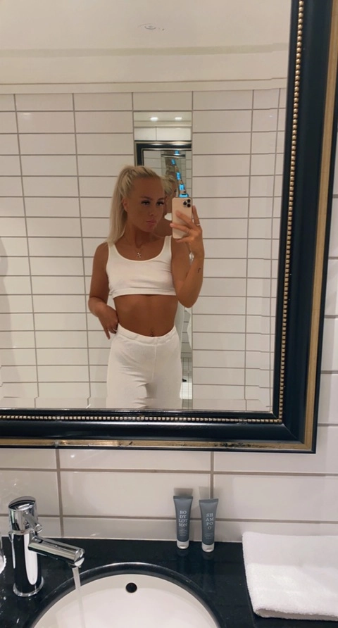 Blondie OnlyFans Picture