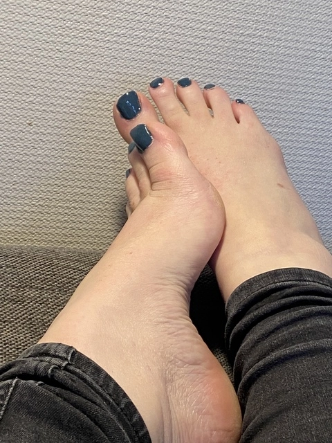 XXFeetSisters OnlyFans Picture