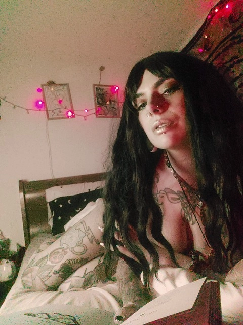 Kitty Bella 🥀🔮 OnlyFans Picture
