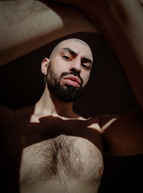 Roberto OnlyFans Picture