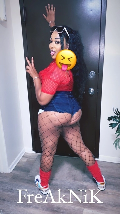 Risa Renee OnlyFans Picture