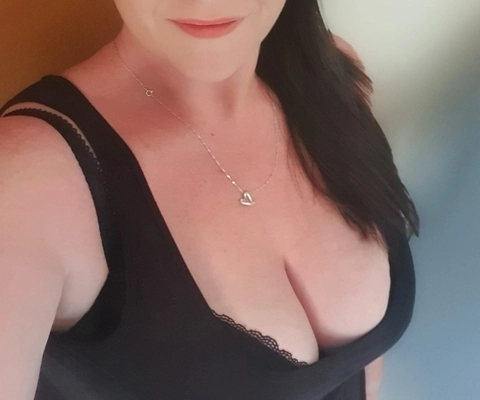 FlirtyDirtyWifey OnlyFans Picture