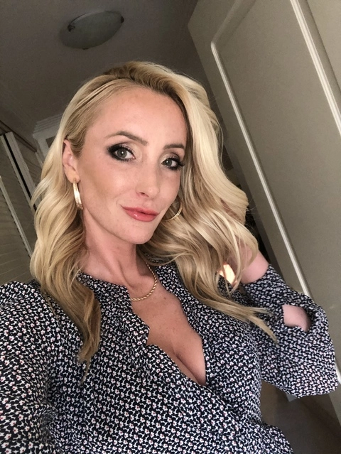 Gem Lou Real Estate OnlyFans Picture