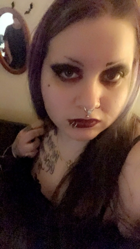 Yourthiccgothgirlfriend OnlyFans Picture