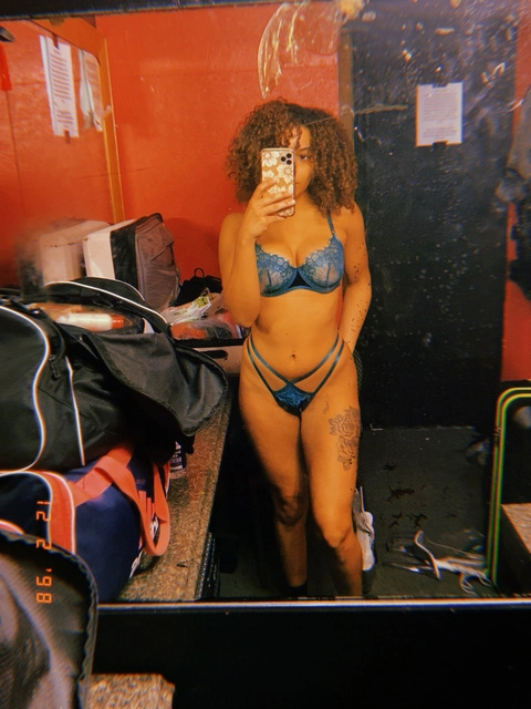 Izzy🧚🏽‍♀️ OnlyFans Picture