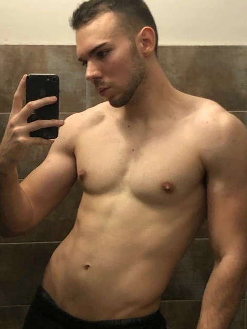 Nikolai OnlyFans Picture