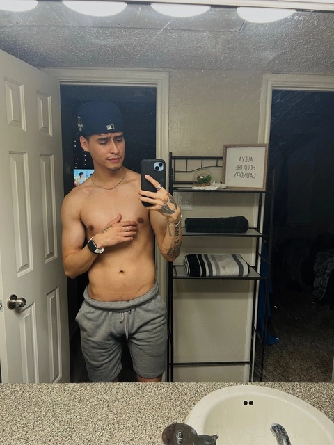 thomas leos OnlyFans Picture