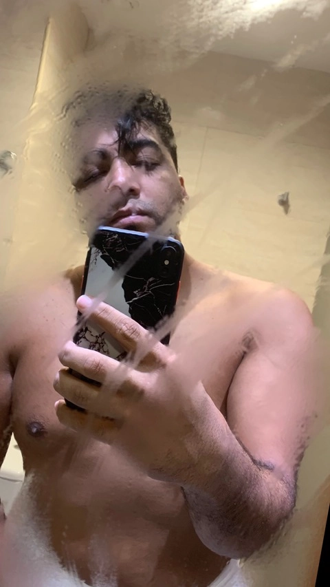 Luis OnlyFans Picture