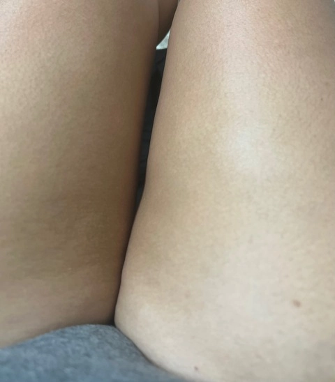 Prettyfeetthickthighs OnlyFans Picture