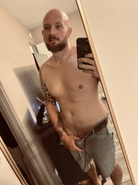 Travis Rossi OnlyFans Picture