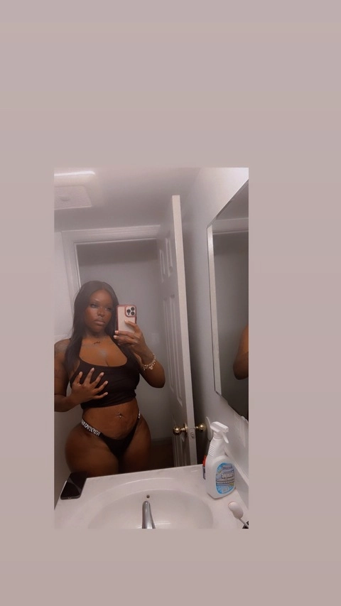 Chocolate Wet OnlyFans Picture