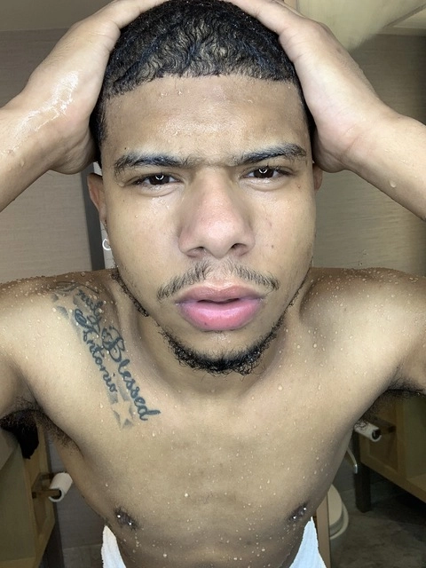 YaFavLightSkin OnlyFans Picture