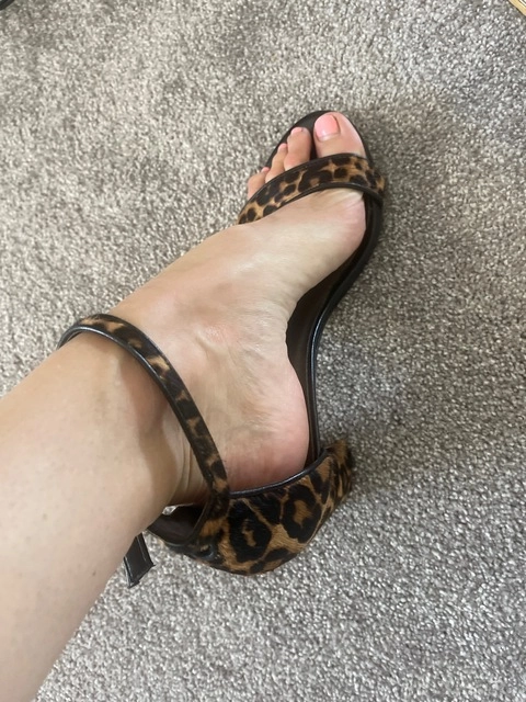 Feet Money For My Range OnlyFans Picture