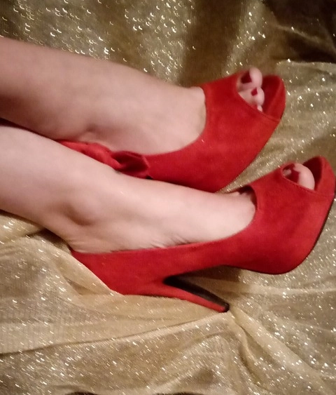 Feet by alivia OnlyFans Picture