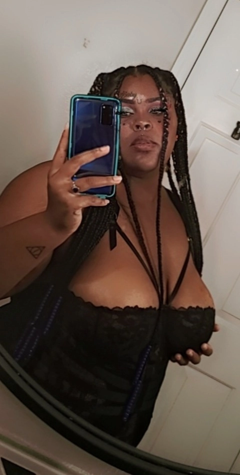 KIZZY KAI OnlyFans Picture