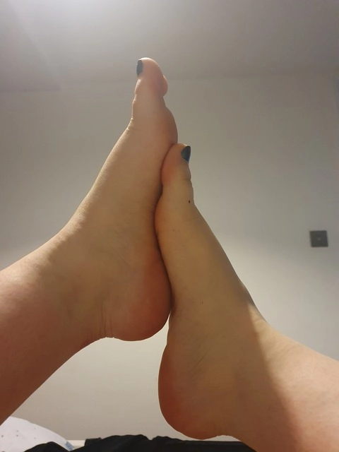 Desires feet for you OnlyFans Picture
