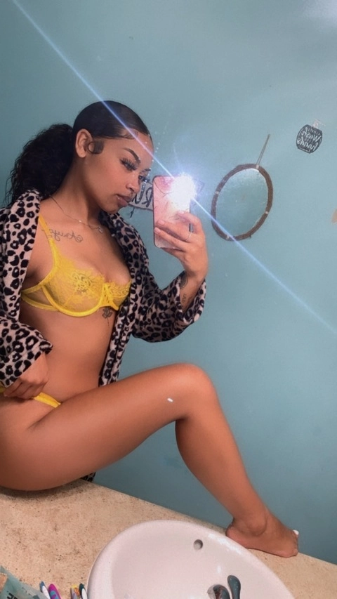 Honey🤤 OnlyFans Picture