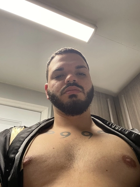 YÜYI OnlyFans Picture