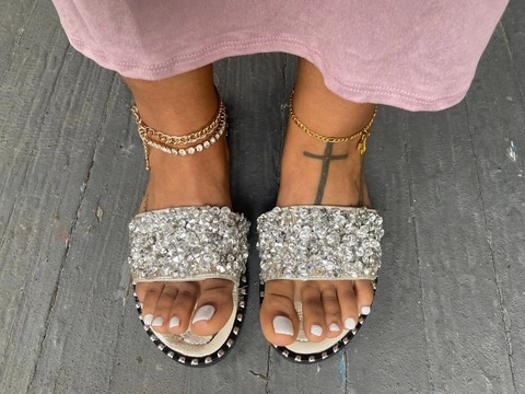 Sweet Feet Taylor