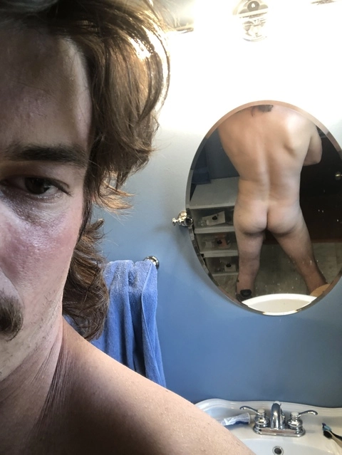 Solomon Grvndle OnlyFans Picture