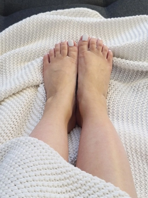 Alani Feet
