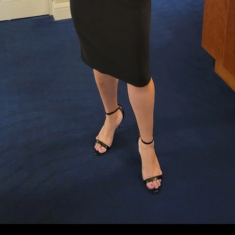 Broke Lawyer Feets OnlyFans Picture