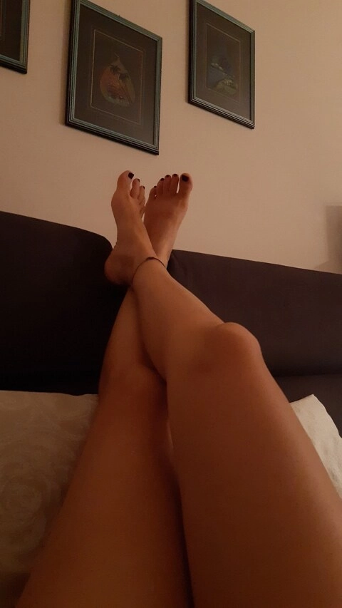 Feet Model with VENERABLE Feet OnlyFans Picture