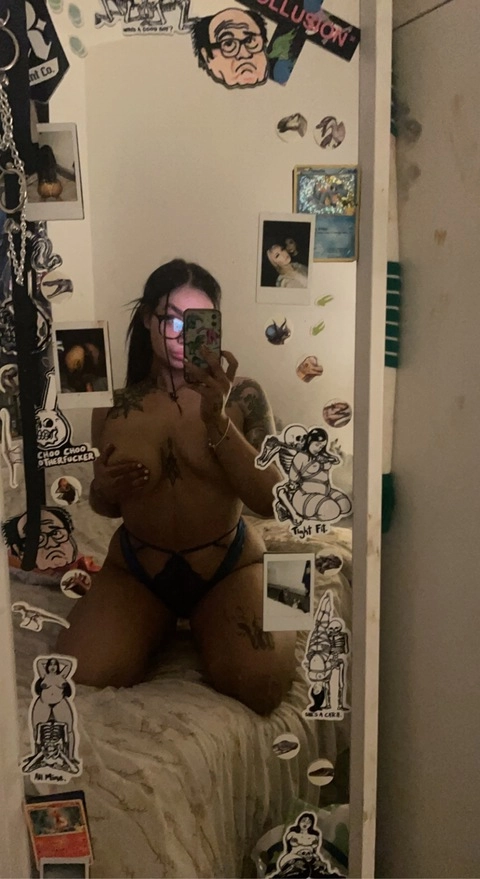 b? OnlyFans Picture