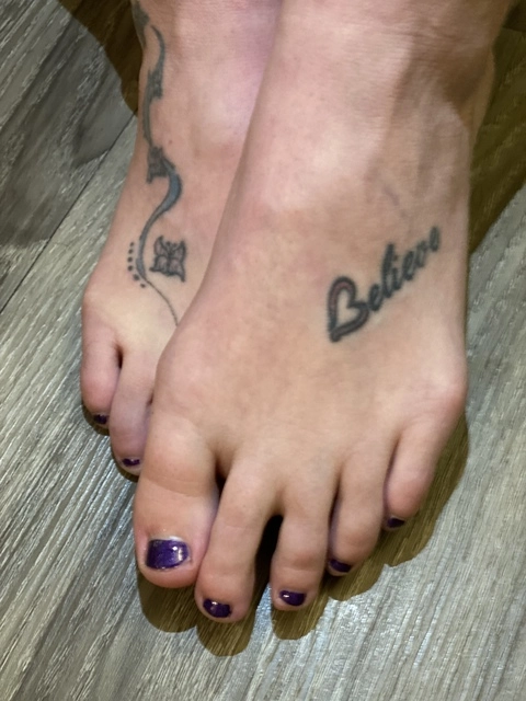 Kay’s Cute Feet 🦶🏽💋