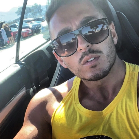 Roberto Gómez OnlyFans Picture